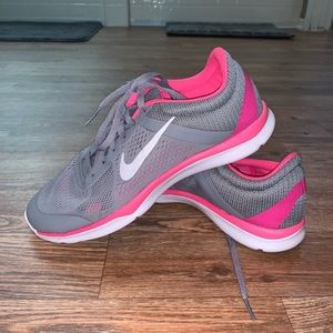 Women’s Nike in season 5